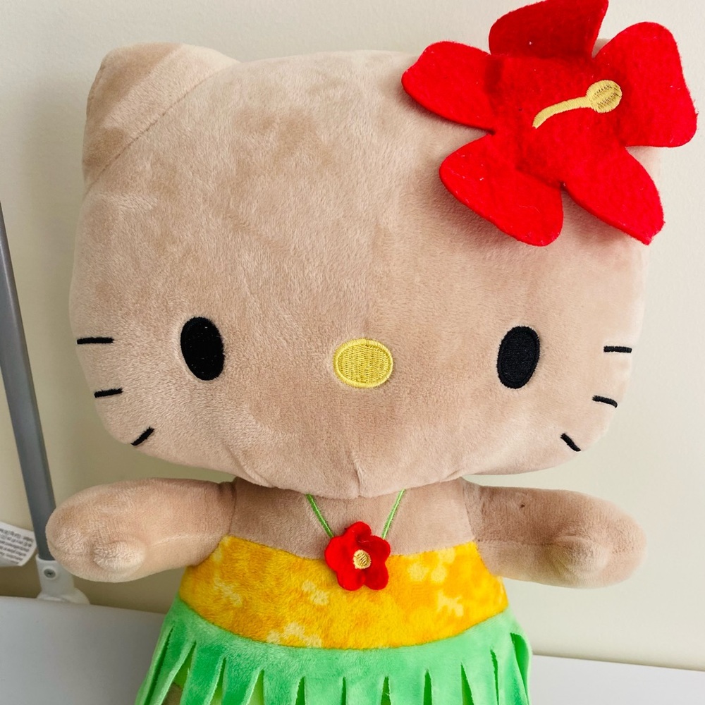 NEW Hawaiian Hello Kitty Plush Doll